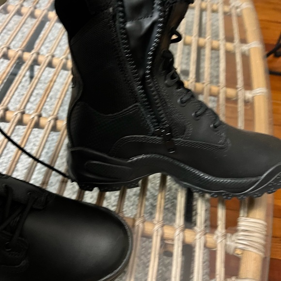 Brand New Never Worn 511 Boots - Picture 8 of 12